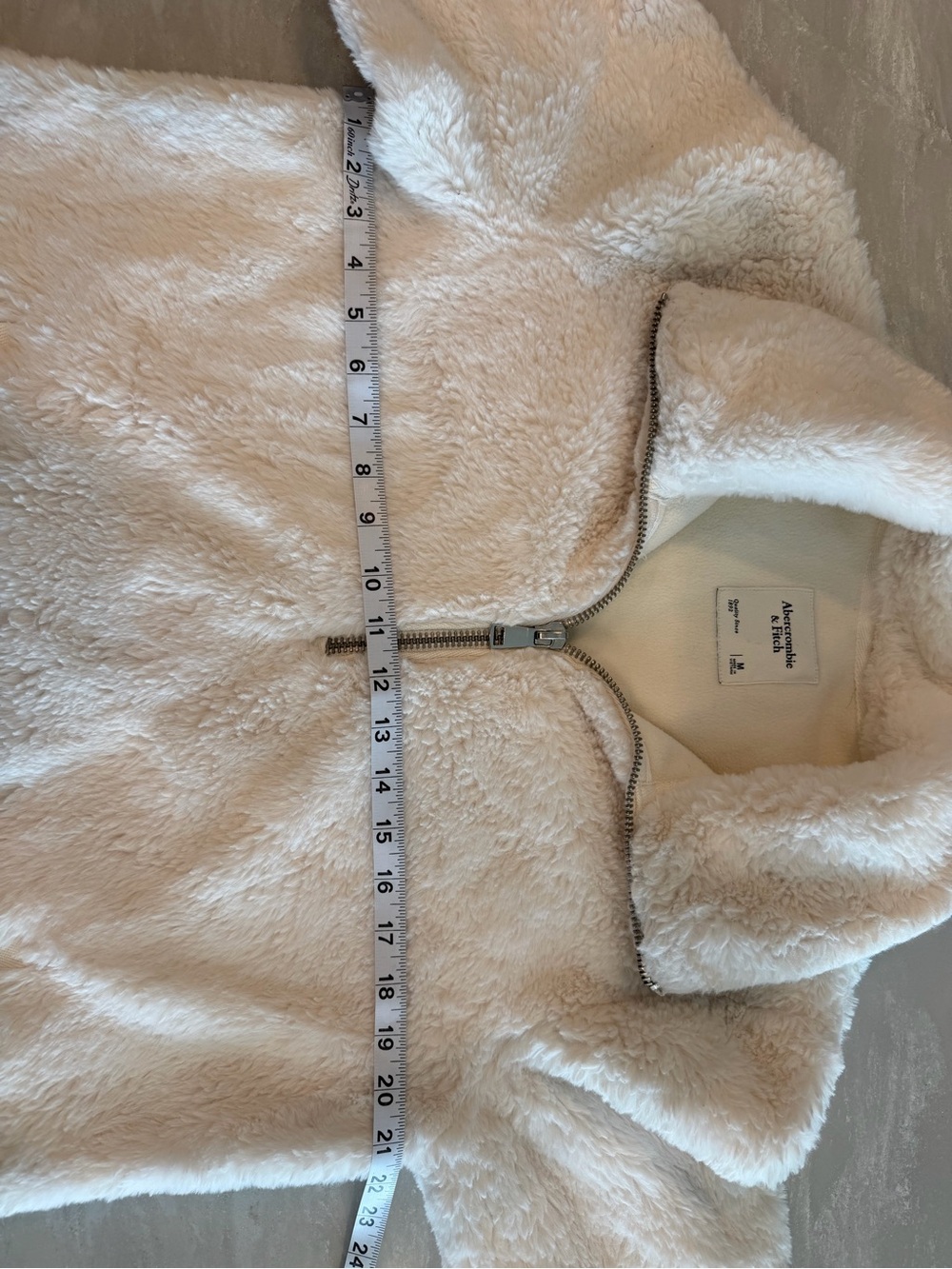 Beautiful Abercrombie& Fitch Women’s Medium Cream Sherpa Half Zip Pullover - Picture 5 of 8